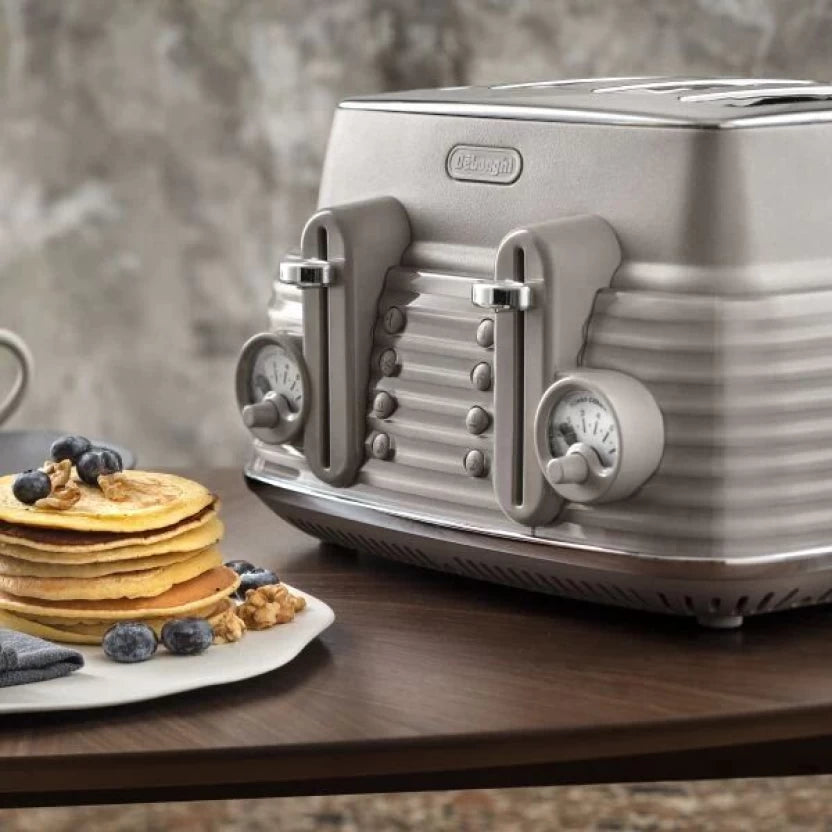 Delonghi Scultura Selections 4 Slice : Clay CTZS4003.BG 1800 W Electric Pop Up Toaster (Beige)