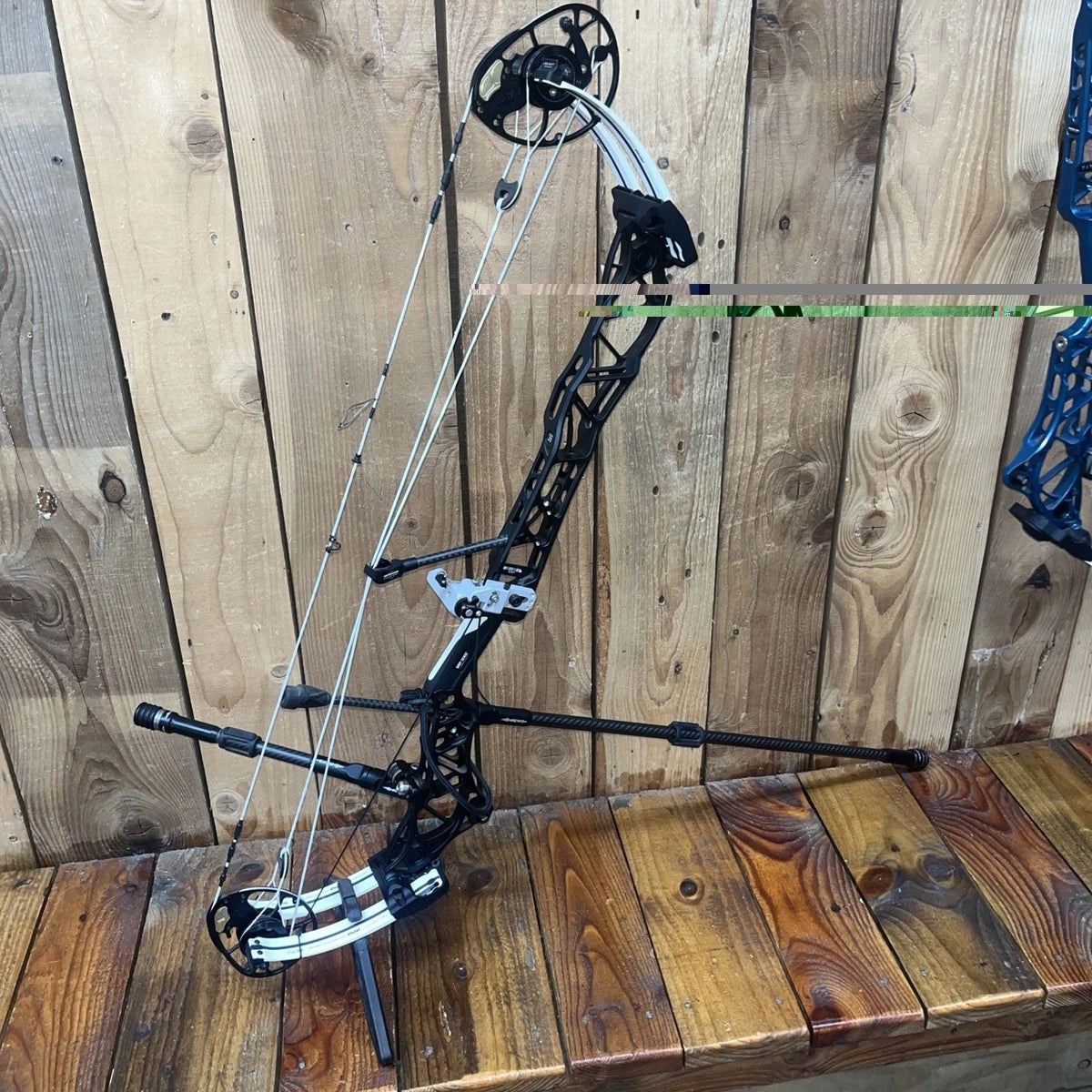 2025 Mathews Title 36, Black Riser with White Limbs (Right Hand)