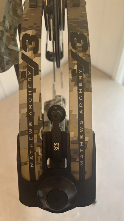 Mathews V3 27 RH Bow w/ Sight, Stabilizer, Quiver, SKB Case 29.5" draw, 60#
