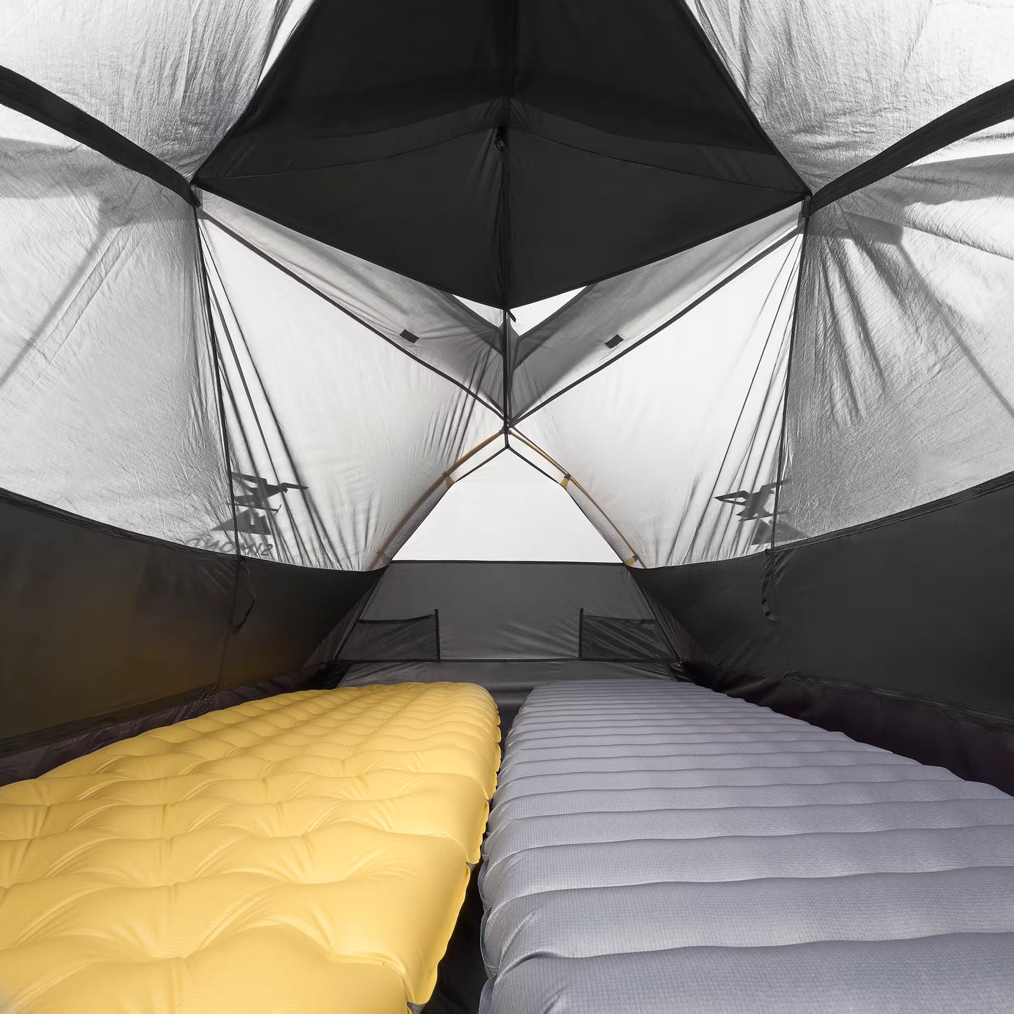 2-person dome trekking tent, lightweight and free-standing